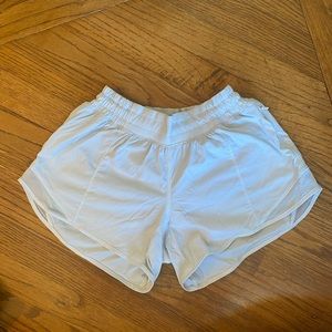 COPY - Lululemon hotty hot white size 4 shorts